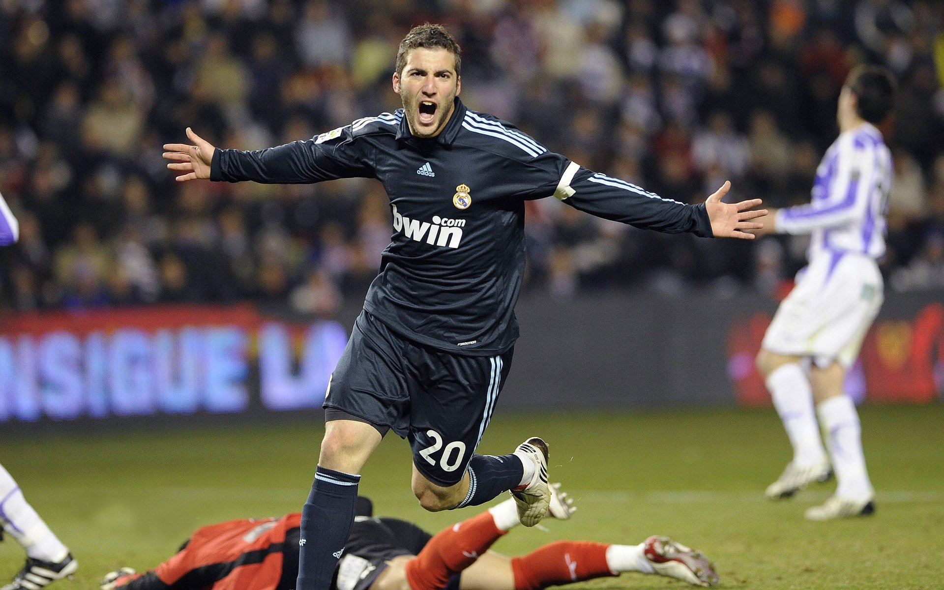 AYX SPORTS-Scout连续十场比赛得分超过势不可挡，掘金挑战极限！